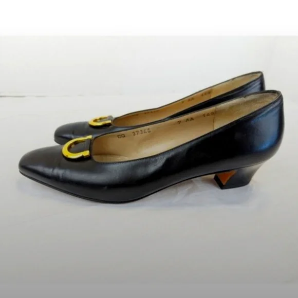 Salvatore Ferragamo Size 7 AA Slim Fit Black Leather Pumps Heels Women Vintage - Picture 6 of 9
